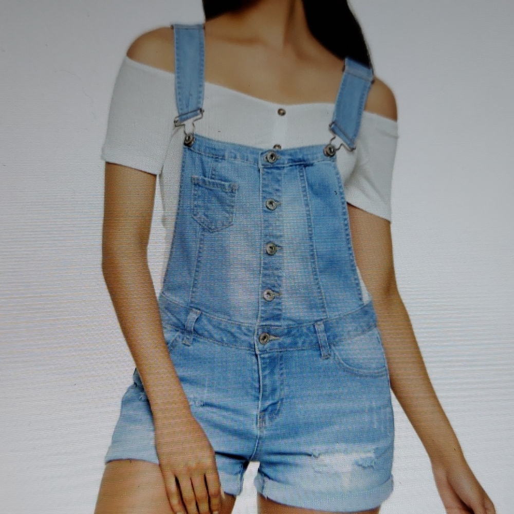 Botton front denim shortails